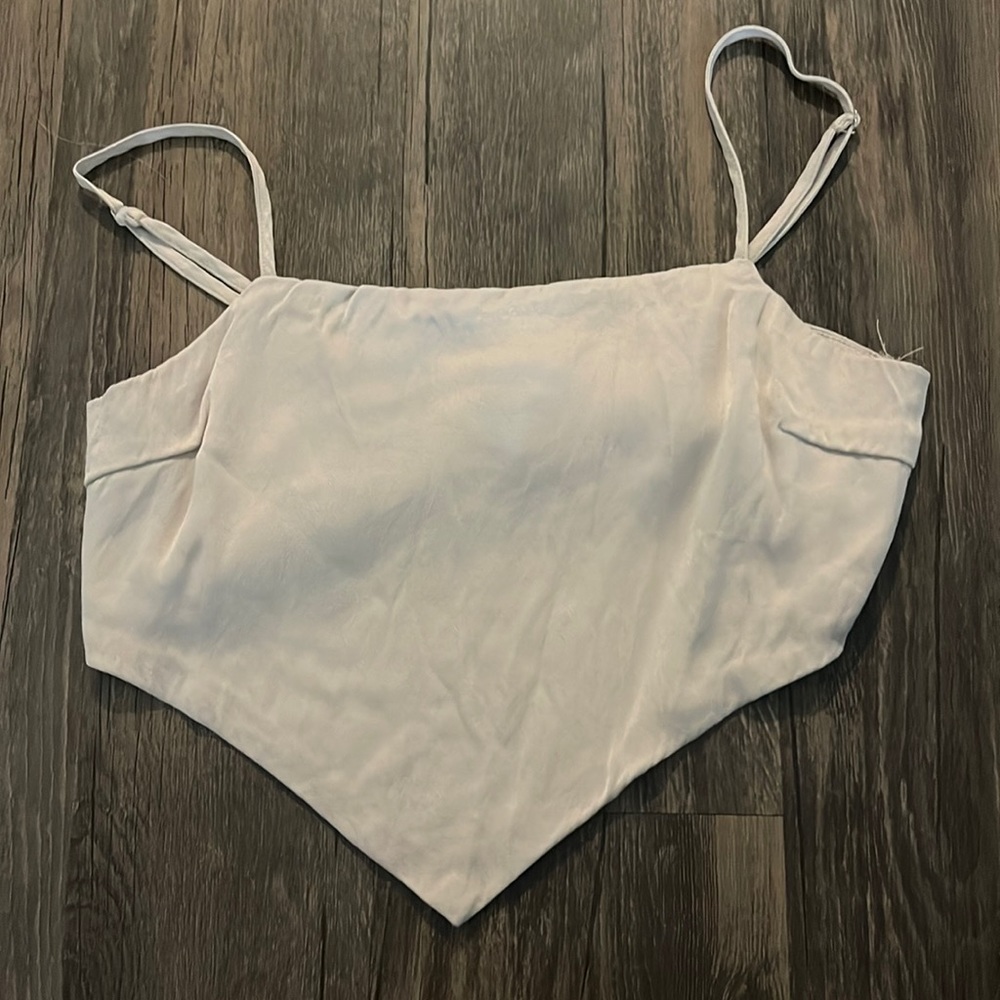 Cropped cami with a V front